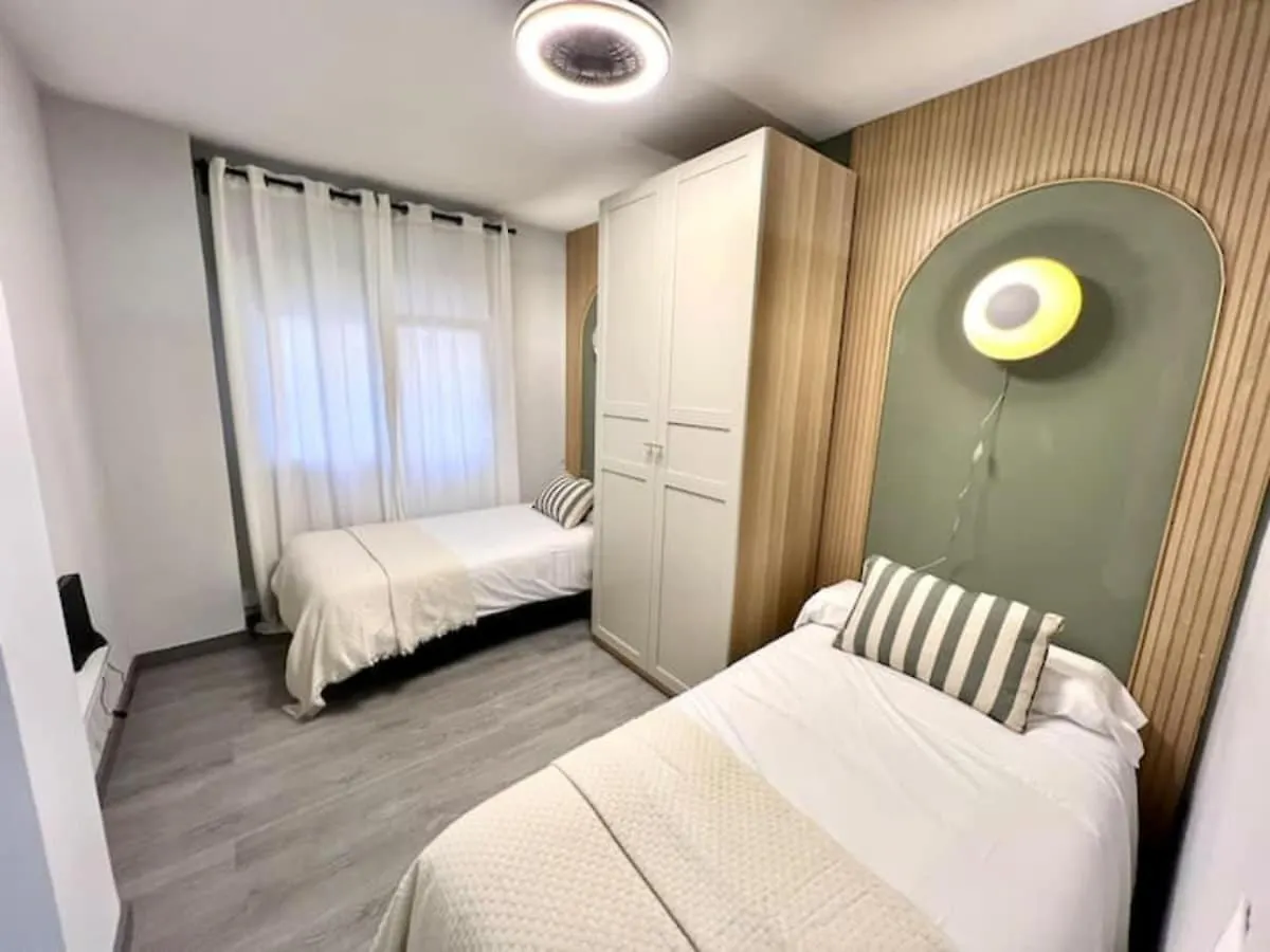 Three Bedroom Apartment In Rivas Málaga