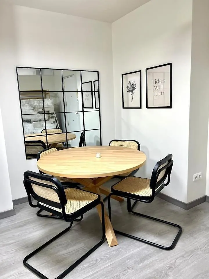 Three Bedroom Apartment In Rivas Malaga