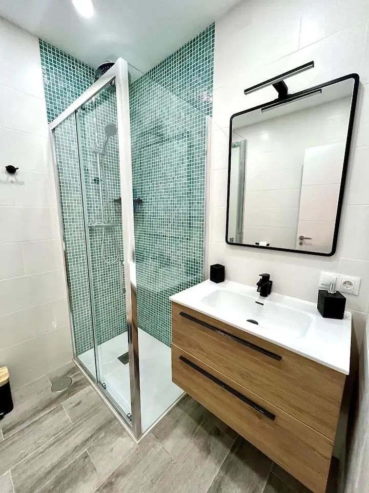 Three Bedroom Apartment In Rivas Malaga
