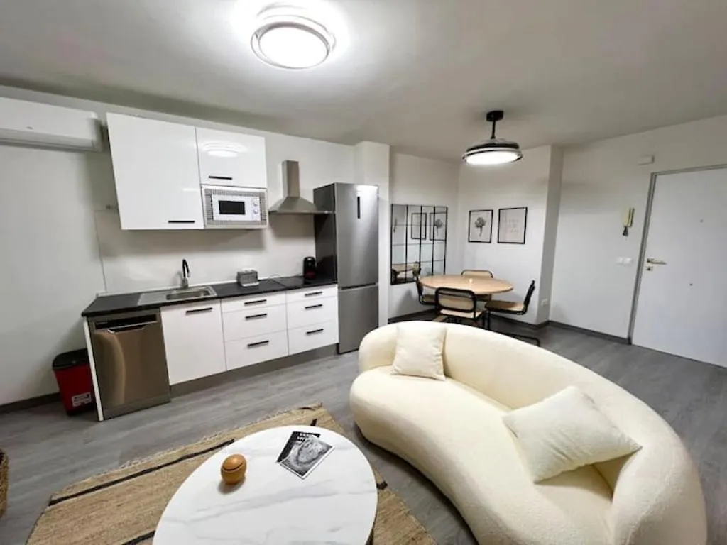 Three Bedroom Apartment In Rivas Malaga